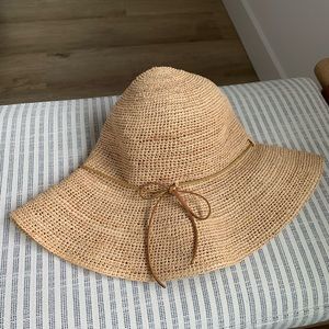 Hat Attack - Packable Raffia Bucket Hat in Natural